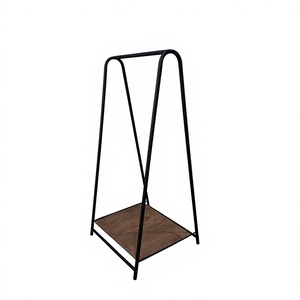 Perchero Metálico Industrial con Estante Inferior de Madera - Product Image 1