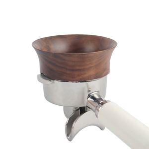 Anneau doseur de café magnétique léger en bois Dia 51/58mm - Product Image 1