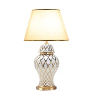 LJ134-S lampe de table en céramique de luxe pour la décoration intérieure lampe de bureau de style nordique Art déco avec logo personnalisé pour le bureau ou l'hôtel