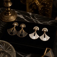 Boucles d'oreilles plaquées or avec breloques en émail, couleur goutte d'huile rayée et pierres précieuses