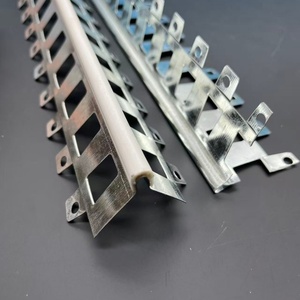 Profilé d'<span class=keywords><strong>angle</strong></span> en <span class=keywords><strong>PVC</strong></span> à perforations pré-établies toutes les 2 cm, avec <span class=keywords><strong>angle</strong></span> en métal robuste, directement de l'usine - Product Image 2