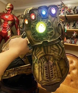 Statue de Thanos grandeur nature en résine, sculpture 1:1 de la Gauntlet de l'Infini Marvel avec base LED pour présentation en centre commercial - Product Image 6