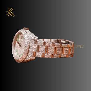 Reloj de diamantes Moissanite clásico con materiales de alta calidad y diseño lujoso que ofrece un estilo atemporal para un aspecto moderno - Product Image 6