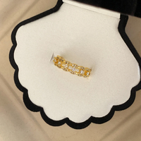 Bague de doigt ajustable large et imposante, style manchette ouverte, avec motif torsadé et tressé, sertie de zircon transparent et de filigrane