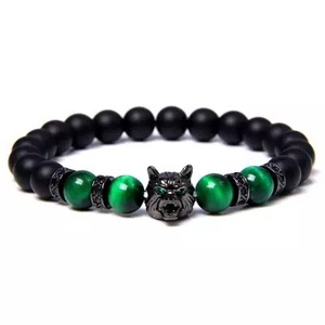 Bracciale da uomo alla moda con perline da 8 mm in occhio di <span class=keywords><strong>tigre</strong></span> blu-verde, design a testa di lupo, in pietra vulcanica naturale con cordino elastico - Product Image 1