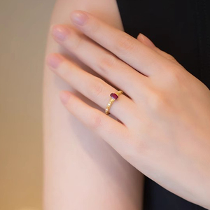 Anillo de Plata S925 con Baño de Oro Real de 18K, Diseño Exclusivo y Moderno con Rubí Redondo, Anillo de Compromiso o Boda para Mujer, Piedra de Nacimiento - Product Image 5