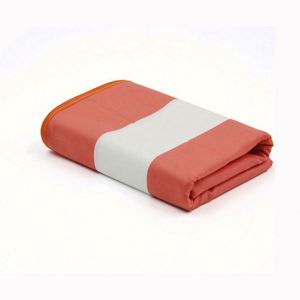 Toalla de Playa de Microfibra Portátil de Secado Rápido y Antiarena con Impresión Personalizada, Color y Tamaño Personalizables - Product Image 3