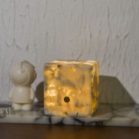 Lampe de table en travertin beige naturel au design moderne, éclairage chaleureux, OEM pour villa, appartement, salon, majlis, décoration Ramadan, Eid