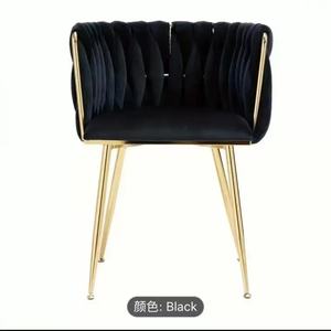 Table et chaises de salle à manger classiques modernes, pieds en métal doré, revêtement en velours tissé doux, meubles de luxe pour salons - Product Image 6