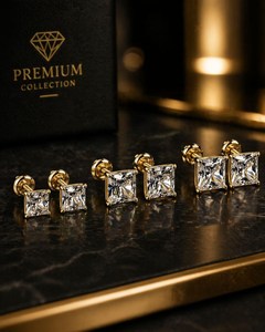 Boucles d'oreilles élégantes en or, taille princesse, carrées, avec diamants CZ et fermoir sécurisé - Product Image 4