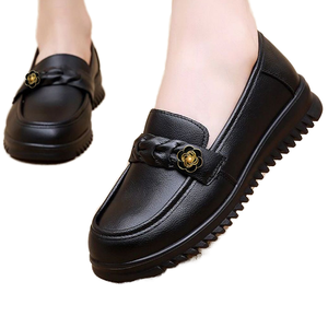 Chaussures de marche antidérapantes résistantes à l'usure en gros Chaussures plates pour femmes Chaussures de plein air à la mode Couleur unie Chaussures décontractées en PVC pour femmes - Product Image 1