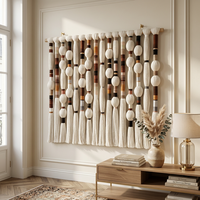 Tapisserie en macramé bohème en mélange de coton recyclé avec franges à nœuds et pompons, idéale pour les marchés artisanaux marocains, cadeau, décoration intérieure, article d'artisanat d'anniversaire