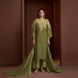 Conjunto de Kurta y Palazzo Bordados en Verde Oliva con Dupatta para Mujer, Ropa Étnica, Disponible para Compra al por Mayor - Product Image 1