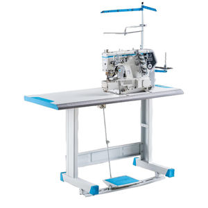Machine à coudre industrielle à bras cylindrique à entraînement direct Jack K7-UT2-01GBX356 à 3 aiguilles, point de recouvrement, unité complète avec table et support - Product Image 1
