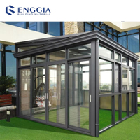 Serre extérieure au design moderne avec structure en aluminium, toit triangulaire étanche, véranda en verre pour patio, villa, hôtel