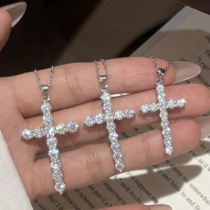 Collier pendentif croix en argent sterling S925 plaqué rhodium avec moissanite, design minimaliste, bijoux fins pour le quotidien et les cadeaux - Product Image 1