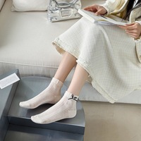 Chaussettes pour femmes. Chaussettes originales Renaissance en coton tricoté à la cheville avec nœud antidérapant blanc pur, chaussettes bateau printemps/été