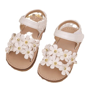 2024 estate sandali <span class=keywords><strong>eleganti</strong></span> da ragazza in stile principessa soletta morbida in PVC alla moda floreale con gelatina dolce <span class=keywords><strong>scarpe</strong></span> da spiaggia per ragazze - Product Image 6