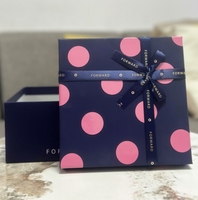 Papier cosmétique recyclable en cuivre avec doublure en éponge, pelliculage mat, revêtement UV, gaufrage holographique doré personnalisé