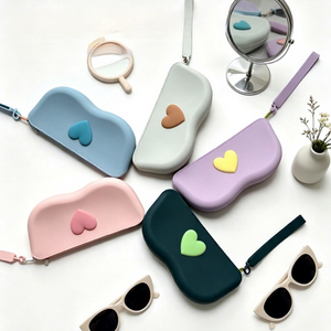 Étui en silicone pour lunettes et lunettes de soleil avec fermeture éclair, sangle de suspension, trousse de toilette étanche – Idéal pour l'été (Bestseller) - Product Image 4