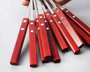 Grandes brochettes plates de barbecue portatif d'accessoires larges extérieurs de BBQ d'acier inoxydable avec la poignée en bois - Product Image 2