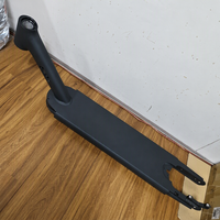 Composants métalliques personnalisés pour scooters : moulage sous pression, forgeage, usinage CNC et soudage de cadres pour véhicules et usines d'assemblage
