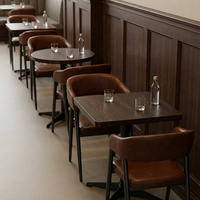 Meubles de bar de style vintage, spécialisés dans la production sur mesure de tables et de chaises rembourrées