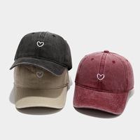 Gorra de béisbol de 5 paneles para mujer, estilo retro artístico, con bordado de hojas y pequeños corazones, de moda, de tela suave, lavada, para verano y exteriores, de estilo sencillo.