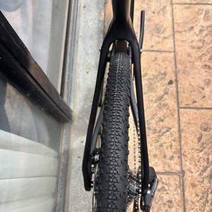 Bicicletta da Città Kozo <span class=keywords><strong>Gravel</strong></span> con Cambio Elettronico, Freni a Disco Idraulici, Telaio in Fibra di Carbonio ad Alto Modulo, Ruote 700c in Alluminio/Carbonio - Product Image 3