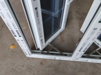 Fenêtres design moderne UPVC double vitrage fenêtre battante en PVC avec grille