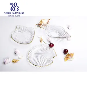 モダンでクリエイティブな不規則な貝殻の形の透明なガラスプレートシンプルな韓国の寿司プレート男の工芸品とゴールドリムの高級ガラスプレート