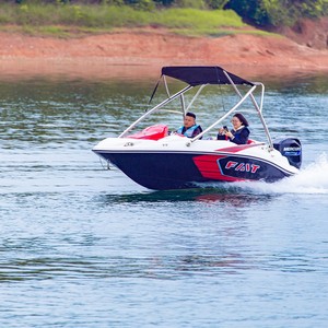 Bote de Turismo con Casco de Fibra de Vidrio para Motor Fuera de Borda de 4.8m - Product Image 1