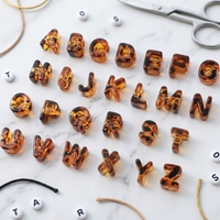 Perles acryliques alphabet A-Z à grand trou, motif écaille de tortue marron, pour accessoires de bricolage (porte-clés, bracelets, chaînes de téléphone)