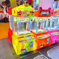 Distributeurs automatiques de capsules, machines gashapon et flippers, bornes d'arcade à pièces et machines à jouets Gachapeng.