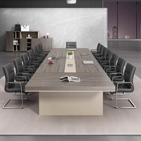 Table de conférence moderne en bambou avec boîte à câbles intégrée, combinaison bureau et chaise pour salles de réunion commerciales