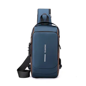 2024 nueva moda bolso de pecho delantero PU cuero impermeable Sling Bag hombres bolso de hombro con carga USB
