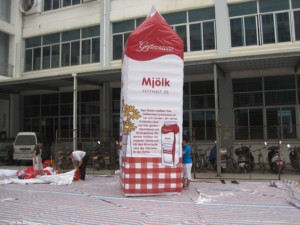 Vente flash : Carton de lait gonflable pour événements publicitaires en extérieur - Product Image 3