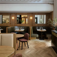 Maßgefertigte Moderne Halbrunde Kaffeehaus-Sitzgruppe aus Massivholz, Sofa-Tische und Stühle, Umweltfreundlich und Langlebig für Restaurants