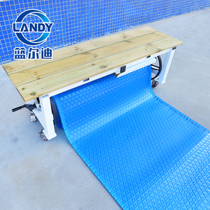 Enrouleur de couverture de piscine en aluminium Z001 Landy avec siège, couleur bois d'origine, durable et facile à installer, dernier design pour les couvertures solaires à bulles - Product Image 1
