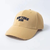 Gorra de sol bordada de color liso, ajustable, informal, moderna, con letras y visera.