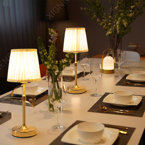 Lampada da Tavolo Ricaricabile Senza Fili con <span class=keywords><strong>Paralume</strong></span> in Tessuto Personalizzato e Base in Metallo Retrò, Stile Americano - Product Image 3