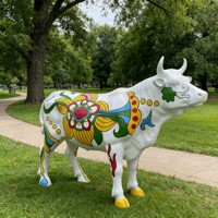 Patung Sapi Kerajinan Resin Fiberglass Ukuran Asli, Lukisan Tangan Artistik Buatan Tangan untuk Dekorasi Taman