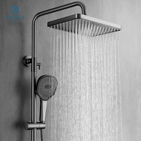 Ensemble de douche élégant et raffiné en cuivre massif avec affichage numérique, robinets thermostatiques et jets de pluie douce et de pulvérisation puissante
