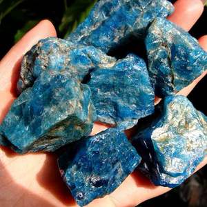 Pietre curative dei cristalli grezzi dei campioni minerali del quarzo dell'<span class=keywords><strong>apatite</strong></span> <span class=keywords><strong>blu</strong></span> grezza all'ingrosso della roccia naturale - Product Image 2