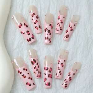 Vente en gros d'ongles artificiels en acrylique haut de gamme faits à la main, faux ongles carrés à couverture complète, imprimé léopard rose, design strass, personnalisable - Product Image 3