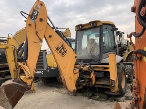 รถตักล้อยางขับเคลื่อน 4 ล้อ แบบ 4 in 1 พร้อมบุ้งกี๋ รุ่น 3CX / รถตักล้อยางมือสอง - Product Image 2