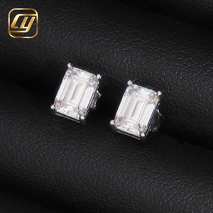 Boucles d'oreilles clous en moissanite taille émeraude, argent 925 plaqué rhodium, sertissage griffe, bijoux géométriques classiques pour femme - Product Image 5