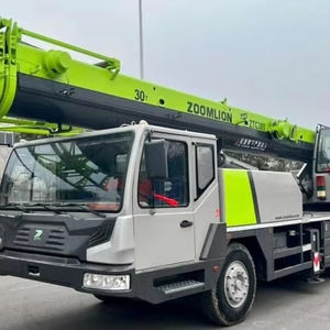 Grue mobile sur camion Zoomlion QAY50 de 50 tonnes d'occasion pour levage lourd en construction - Product Image 1