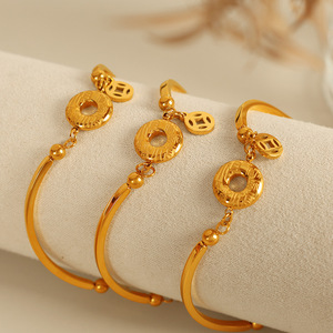 Pulsera de Cadena Minimalista Europea Americana, Color Dorado, Diseño Geométrico, Joyería Unisex para Uso Diario - Product Image 3