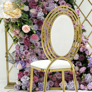Chaises d'événement de luxe avec dossier anneau doré multicouche en velours blanc, chaises romantiques pour événements et mariages, idéales pour banquets de mariage - Product Image 4